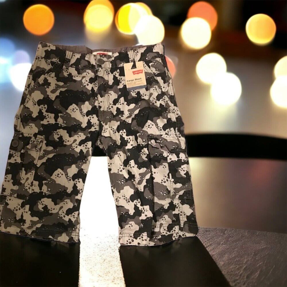 Levis Men's Relaxed fit Below the knee Cargo Shorts Camo Size 18 Regular W 29"